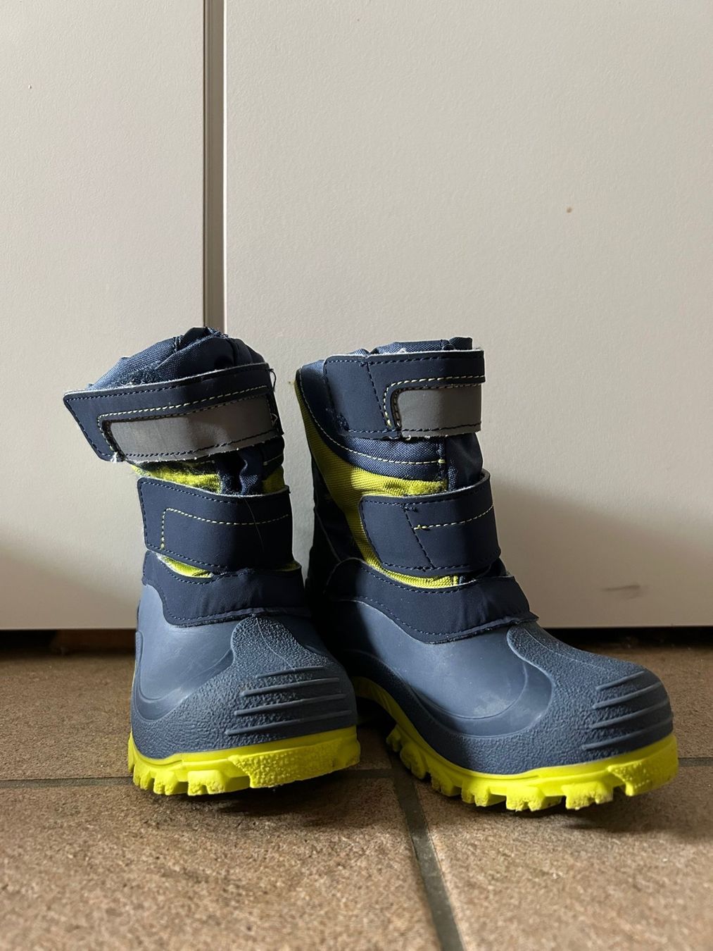Scarpe per ragazzi: Kinderstiefel Gr. 26 – Usato da Lufingen venduto da codabaz