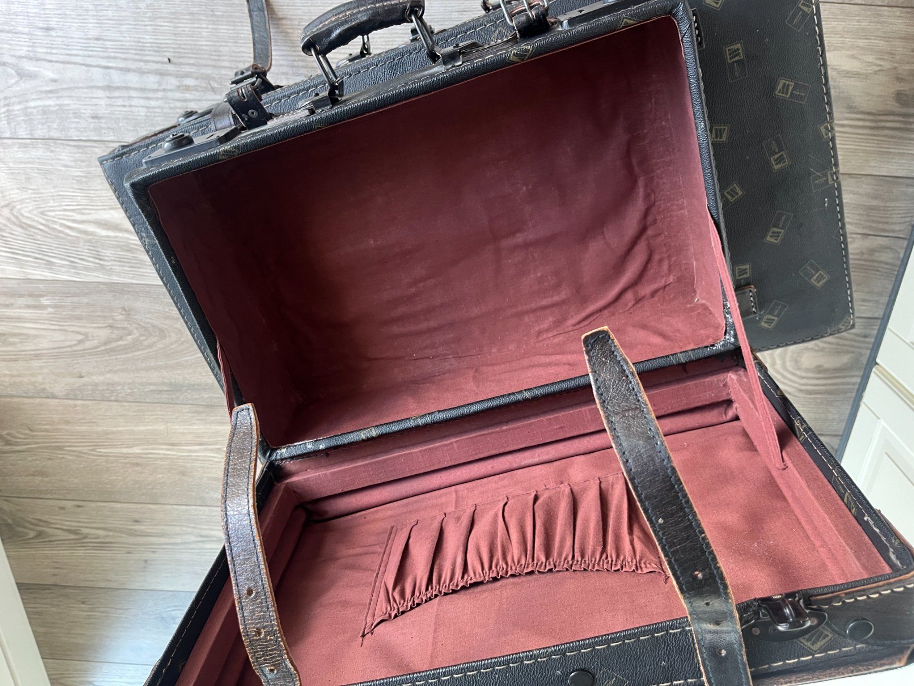 Valises de voyage: 2  valises anciennes MERCURY 1970 – D'occasion à Seiry par vanille08 7