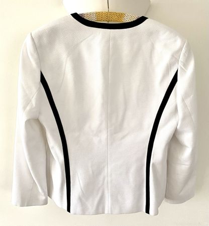 Gerry Weber Jacke in Weiss mit schwarzen Paspeln Gr. 40
