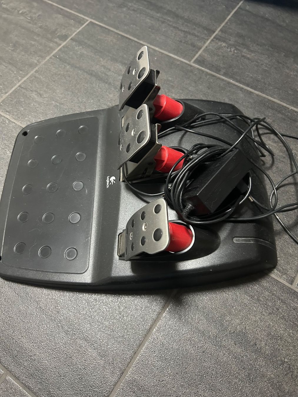 Logitech Manettes: Logitech Pedal Set gebraucht mit Netzteil – D'occasion à Schötz par chousan 1