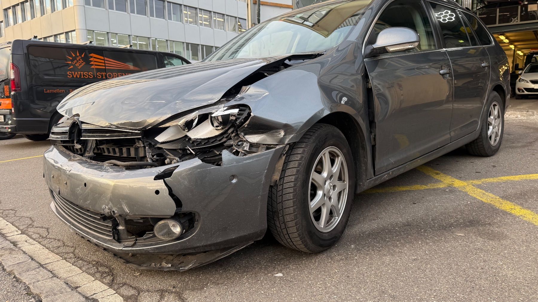 VW Automobili: VW Golf 6 variant Unfall motor läuft – Usato da Glattbrugg venduto da BlitzSale 1