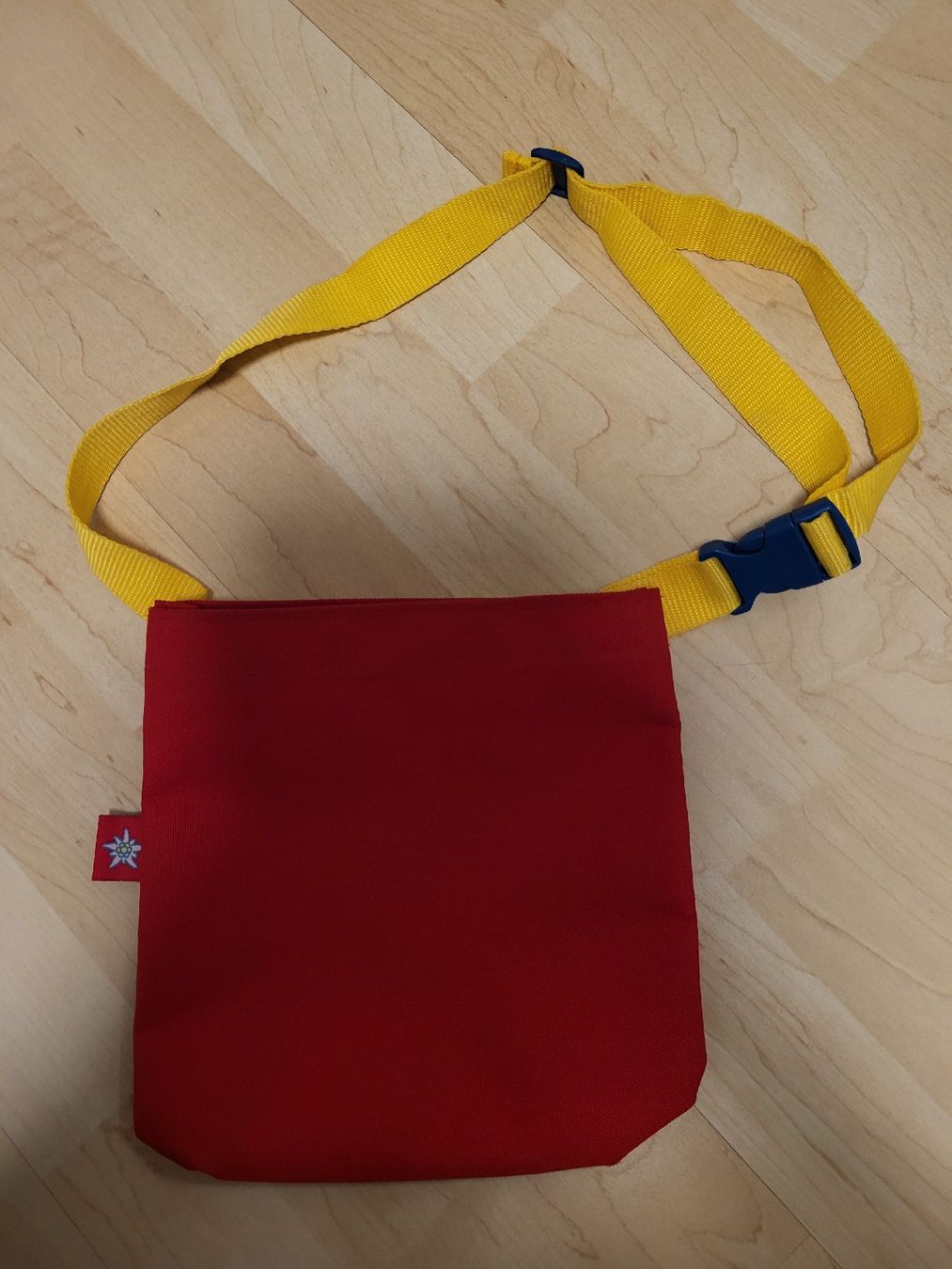 Borse & Zaini: Edelweiss Airline Kindertasche mit Flugzeug – Usato da Tägerig venduto da Voltdriver 1
