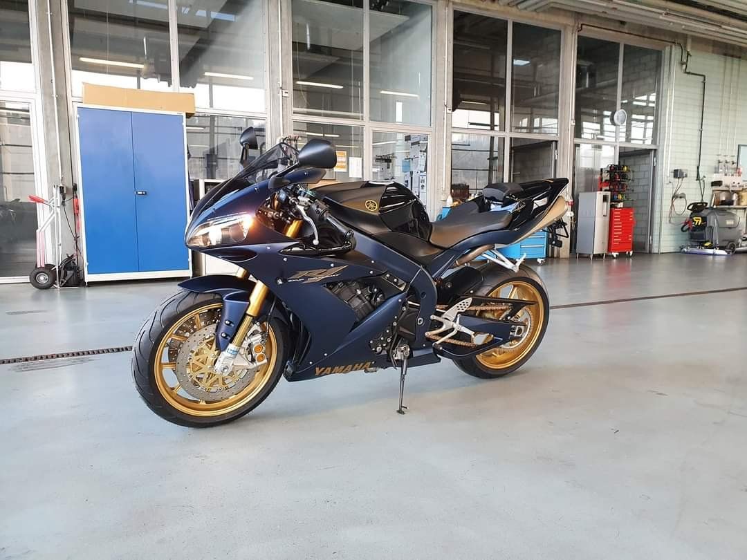 Yamaha Strada: Yamaha R1 RN12 SP – Usato da Ettenhausen TG venduto da vectra_16v_turbo