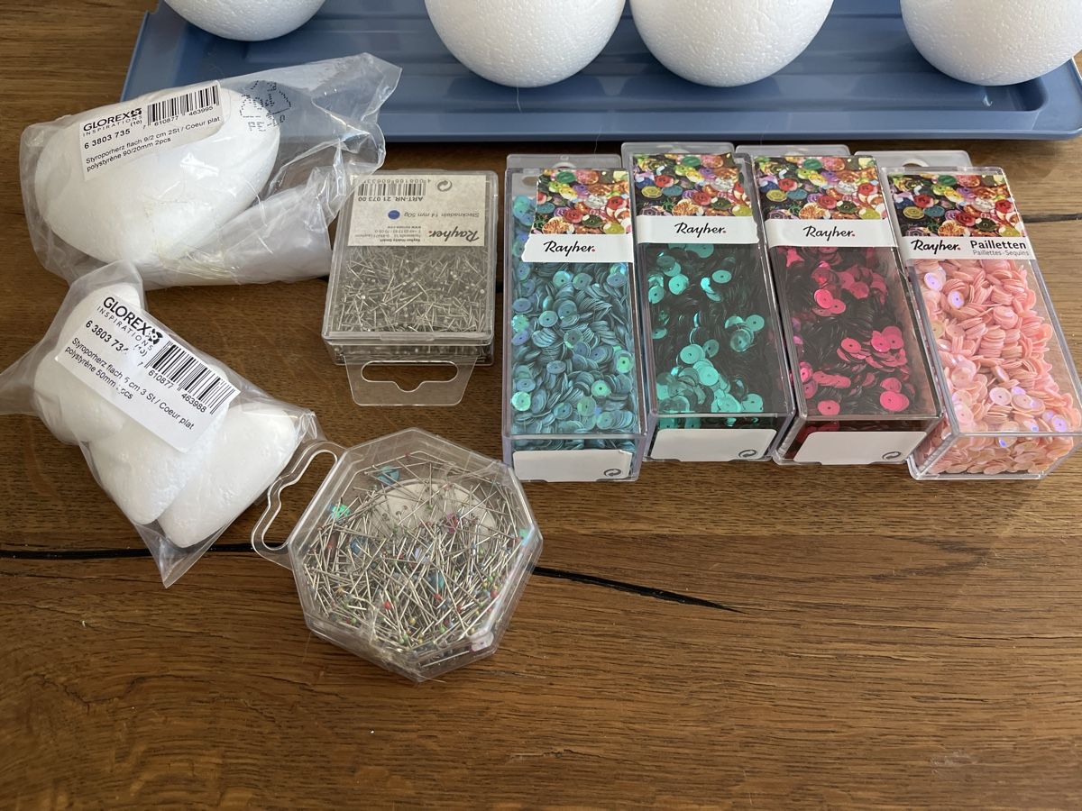 Kit bricolage: Bastelset :Styroporkugeln & Pailletten – Usato da Uster venduto da Kannabie 1