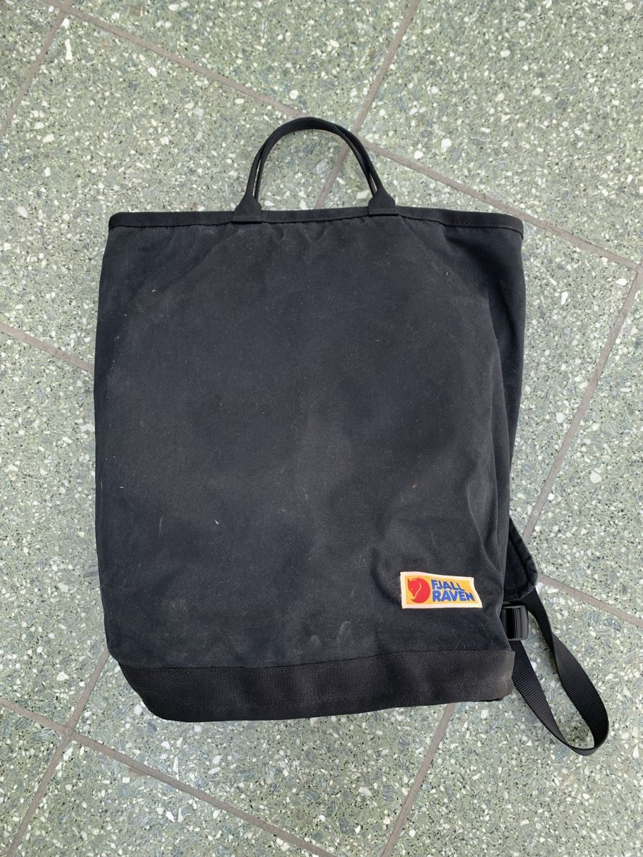 Fjällräven Zaini: Schwarzer Fjällräven Rucksack – Usato da Olten venduto da KERI90