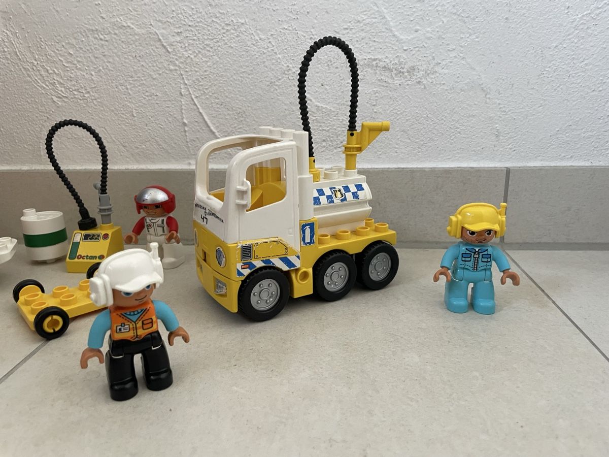 Lego Kit di costruzioni: Flughafen Set Lego Duplo, Flugzeug, Tanklaster – Usato da Willisau venduto da Kaja24 4