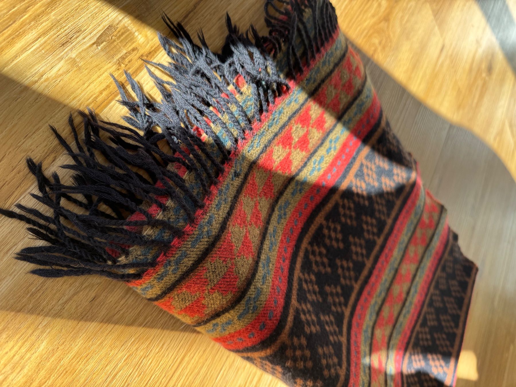 Foulards, Tücher & Schals: Tuch, Woll-Mix Schal, schwarz, rot – Gebraucht aus Bubikon von hachia888 5