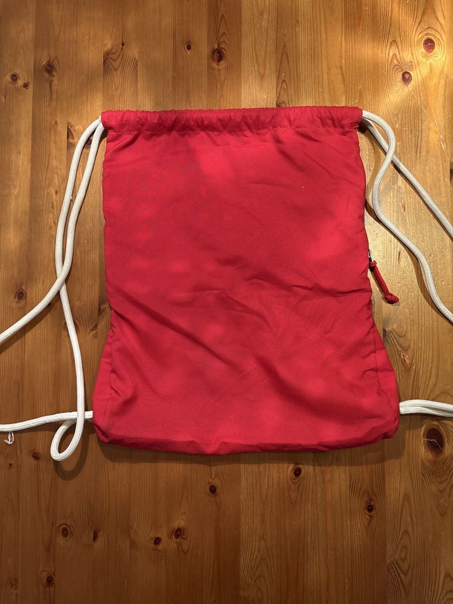 Nike Zaini: Roter Nike Turnbeutel mit Logo – Usato da Wabern venduto da est_jw6s 2