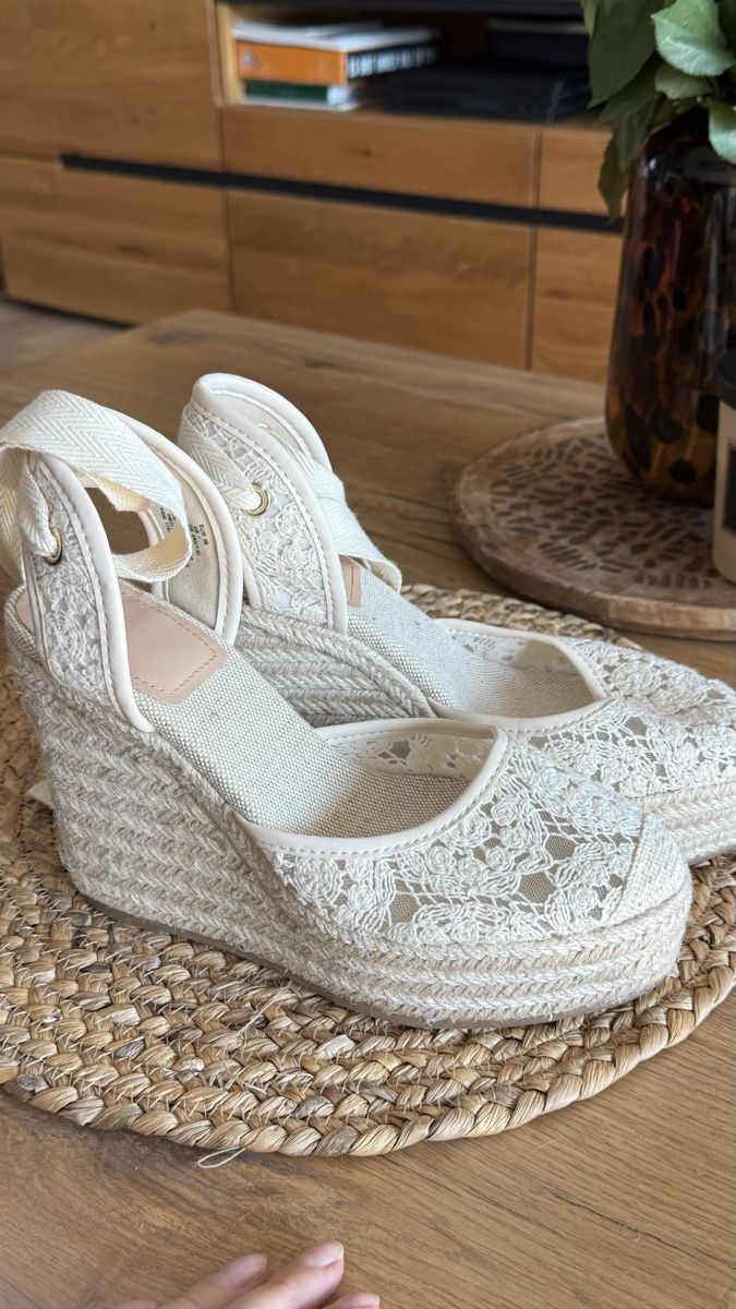Scarpe da donna: New !!! HM sandals – Usato da Cham venduto da Ezhdoll