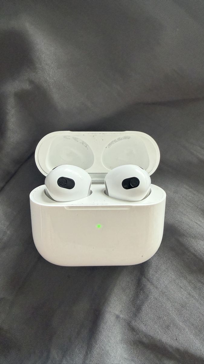 Apple Casques audio: Apple AirPods 3. Generation mit Lightning Ladebuchse – D'occasion à Laupen ZH par SB-Garage
