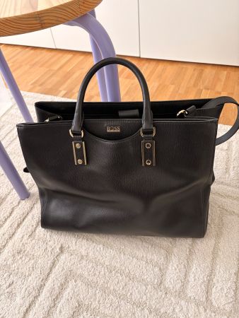 Schöne Hugo Boss Tasche im Birkin Stil