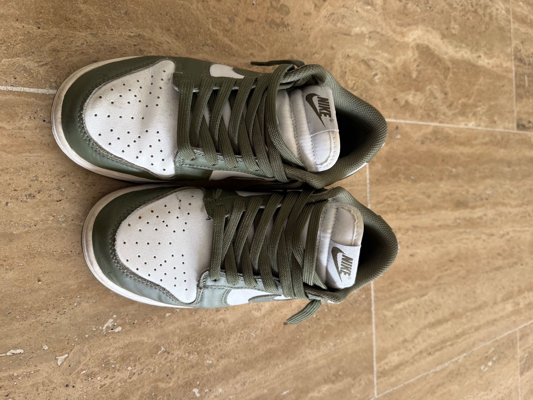 Nike Scarpe da uomo: Baskets Nike Dunk Low Vert Olive/Blanc Taille 37.5 État n... – Usato da Sion venduto da vsl_xf5m