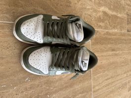 Baskets Nike Dunk Low Vert Olive/Blanc Taille 37.5 État n...