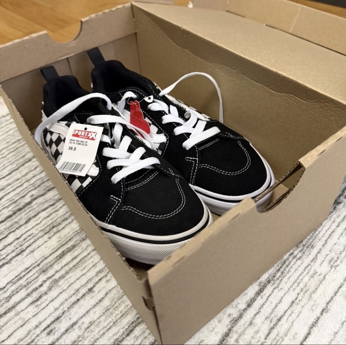 Damenschuhe: Vans Sneaker – Neu und originalverpackt aus Basel von Leyla_12 1