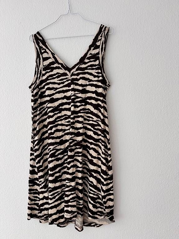 Kleider: Edited Sommerkleid Zebra locker Freizeitkleid – Gebraucht aus Zollikon von Hakan-Laura