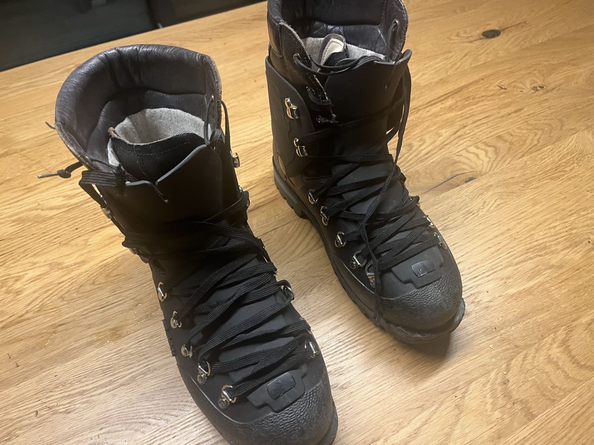 Scarpe da uomo: Militär Schalenschuhe – Usato da Küssnacht am Rigi venduto da Tourebueb 1