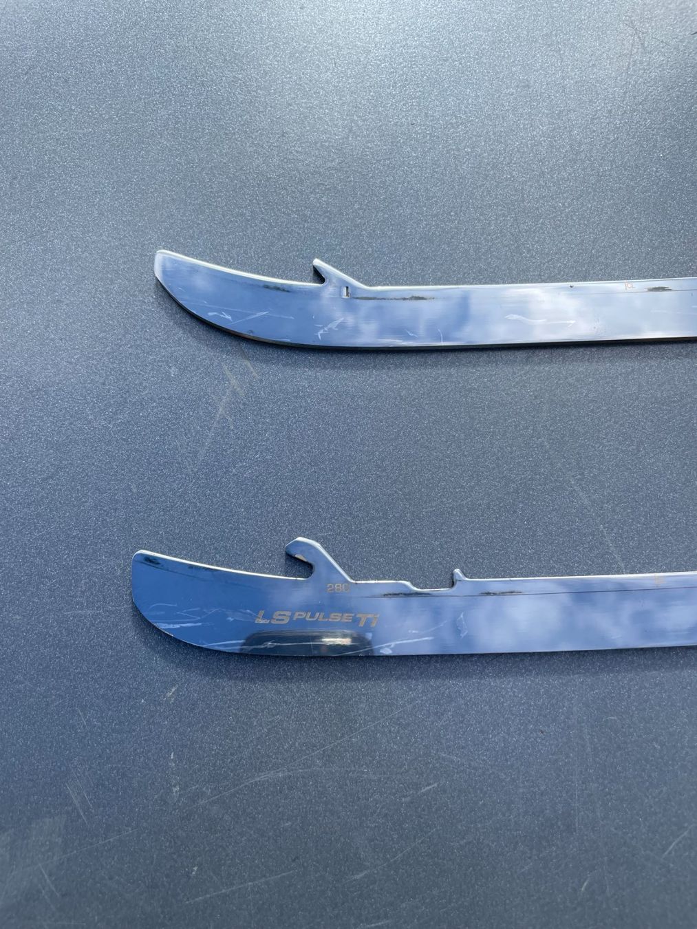 Bauer Pattini da ghiaccio: Bauer Fly TI Schlittschuh-Kufen Grösse 280 – Usato da Zürich venduto da ONA-Online 2