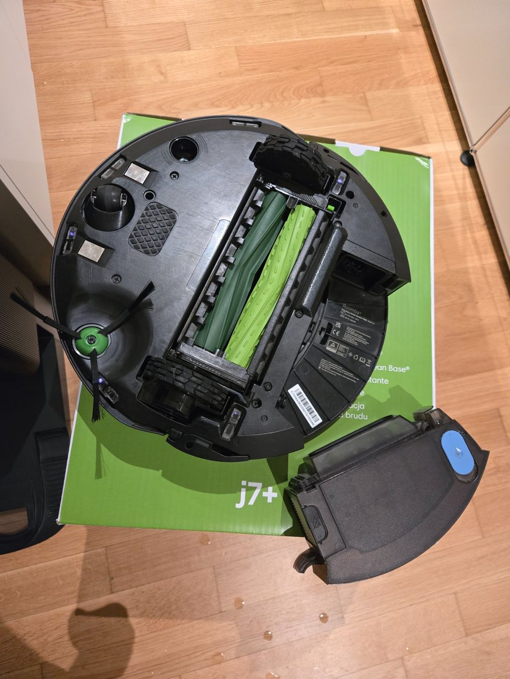 Irobot Staubsauger & Zubehör: iRobot Roomba Combo j7+ Saug-/Wischroboter mit Absaugstation – Gebraucht aus Basel von noah27 6