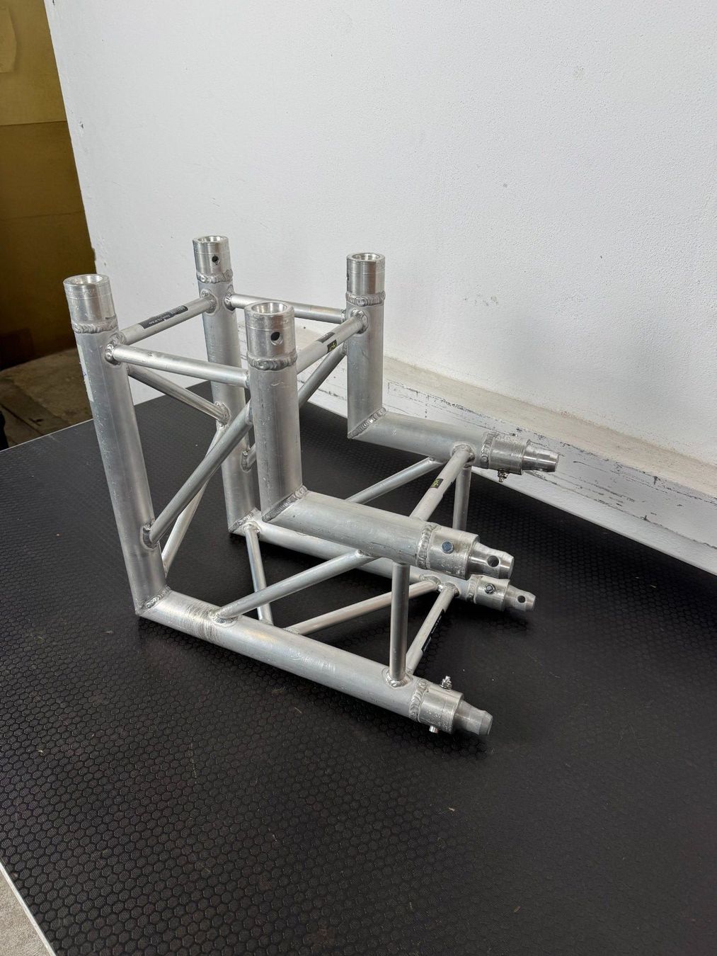 Tralicci: Eurotruss FD34 90° Ecke – Usato da Buchs AG venduto da N-joyEvents 1