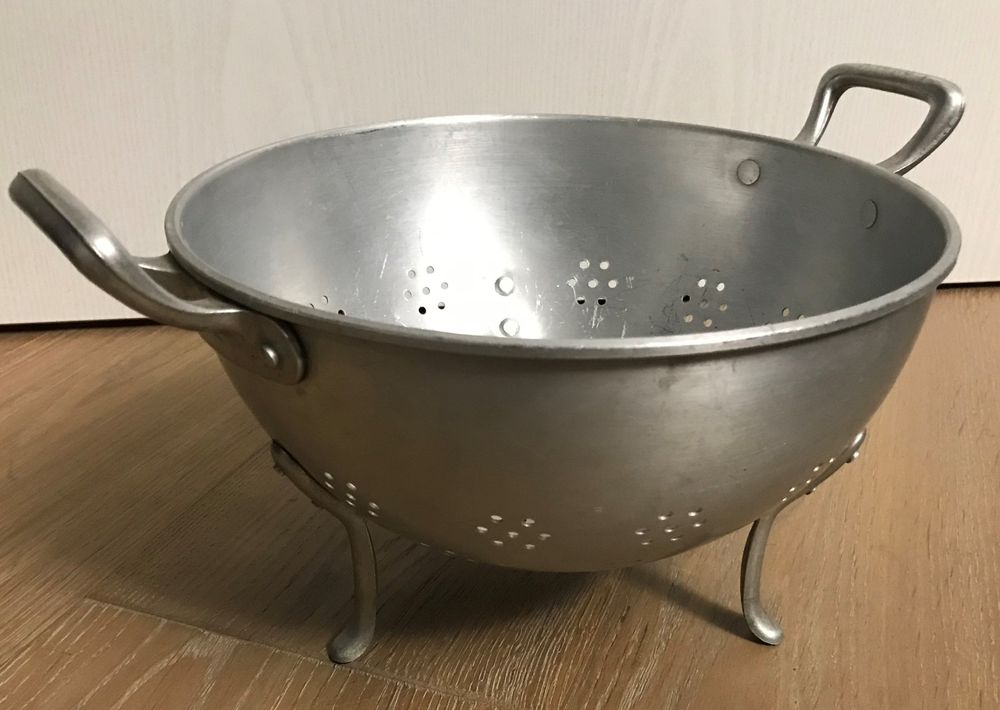 Alu Löcherbecken Löchersieb Salatsieb vintage alt 25 cm | Kaufen auf ...