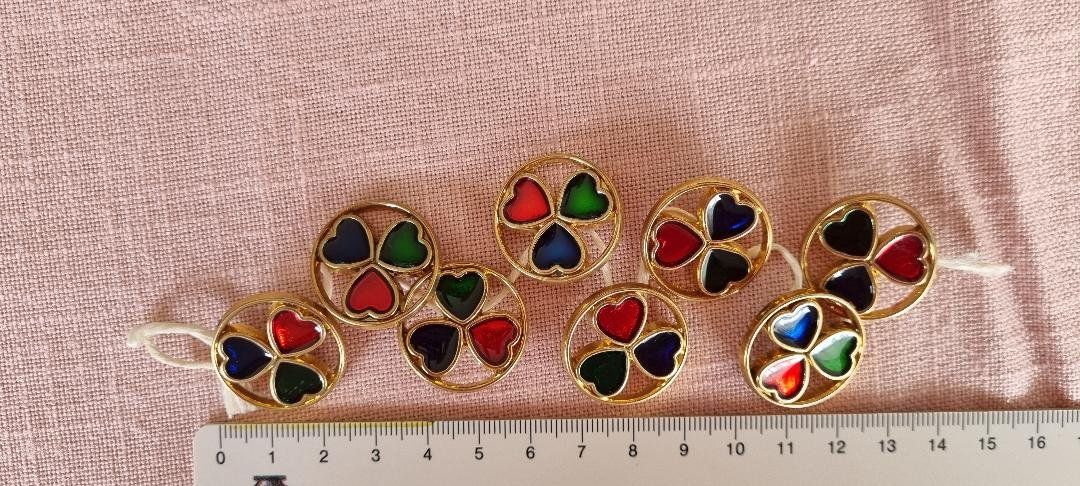Bottoni: boutons 8pcs – Usato da Tolochenaz venduto da nieeva
