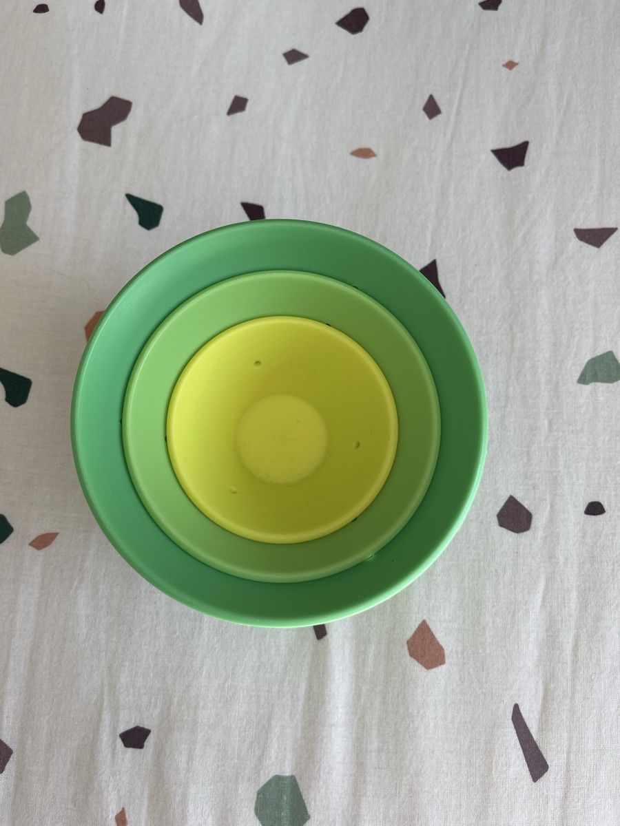 Spielzeuge: Lovevery, Stapelbare Schalen Set  – Gebraucht aus Hirzel von carta9