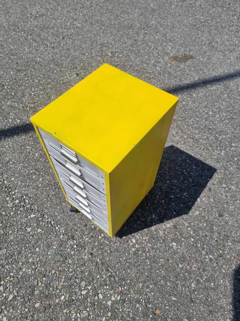 Banconi: Rollcontainer mit 8 Schubladen gelb Metall mit Rollen – Usato da Olten venduto da Mezopotamya