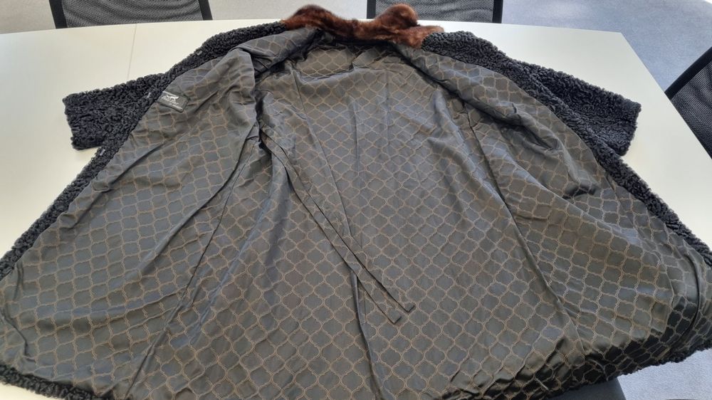 Cappotti: Manteau Fourrure Astrakan Vintage Pelz-Piro St. Jngbert – Usato da Genève venduto da pao_8srw 4