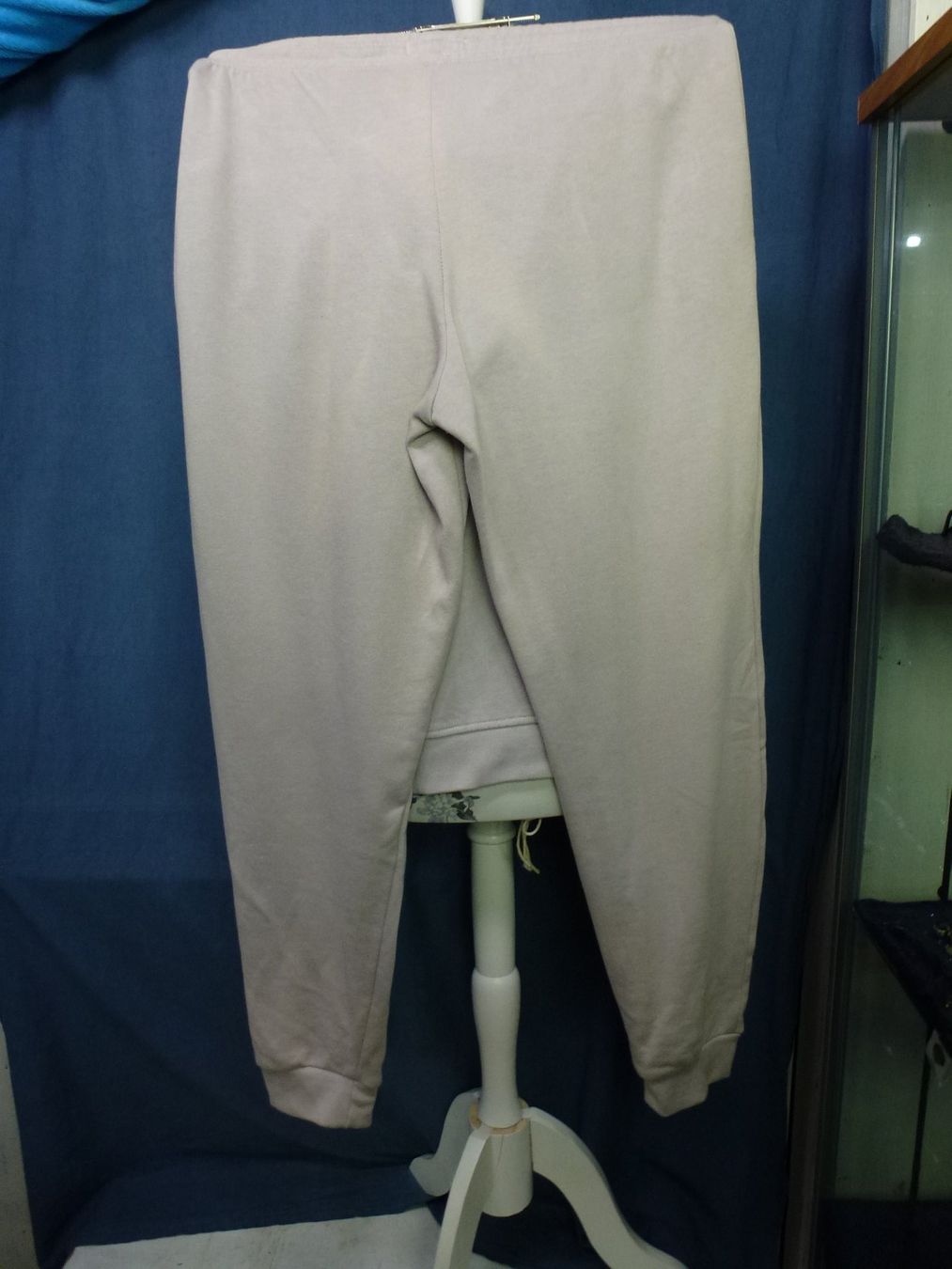 Lotti di vestiti: JOGGING ANZUG HELLES GRAU 38 40 NEUWERTIG HOSE PULLI – Nuovo (secondo la descrizione) da Kreuzlingen venduto da ang_7k8d 9