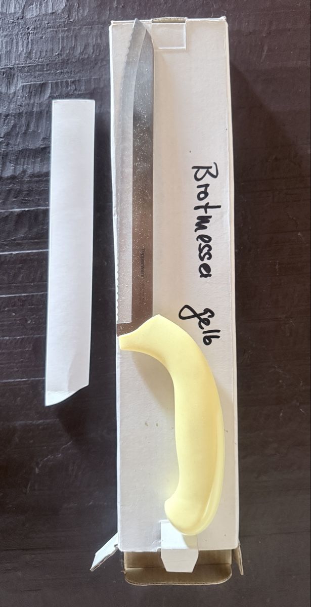 Tupperware Coltelli da cucina: Brotmesser von Tupperware – Nuovo e nell'imballaggio originale da Flumserberg Saxli venduto da delfinli67