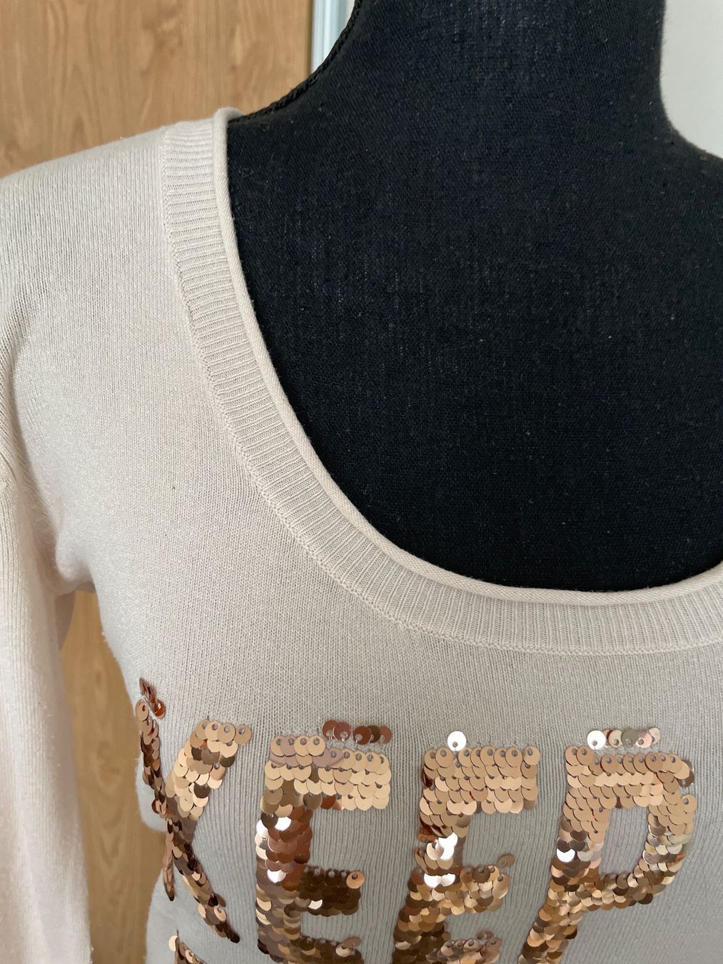 Guess Pullover & Sweatshirts: Guess Pullover mit Pailletten, Gr. M, Top Zustand! – Gebraucht aus Birsfelden von Nic21