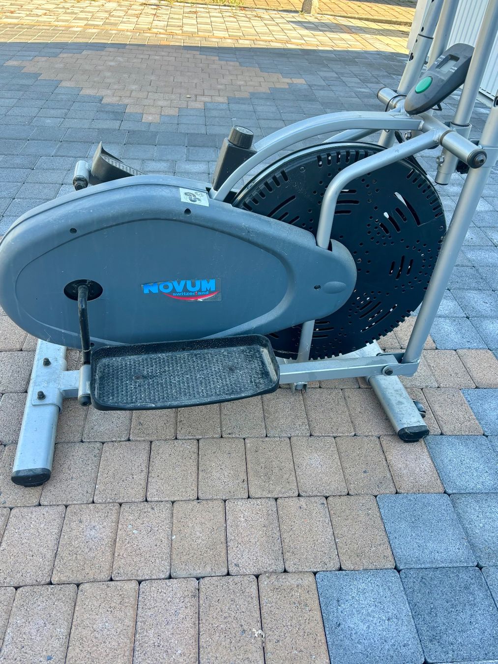 Vélos d'appartement: Crosstrainer Novum – D'occasion à Sugiez par Top_Second 1