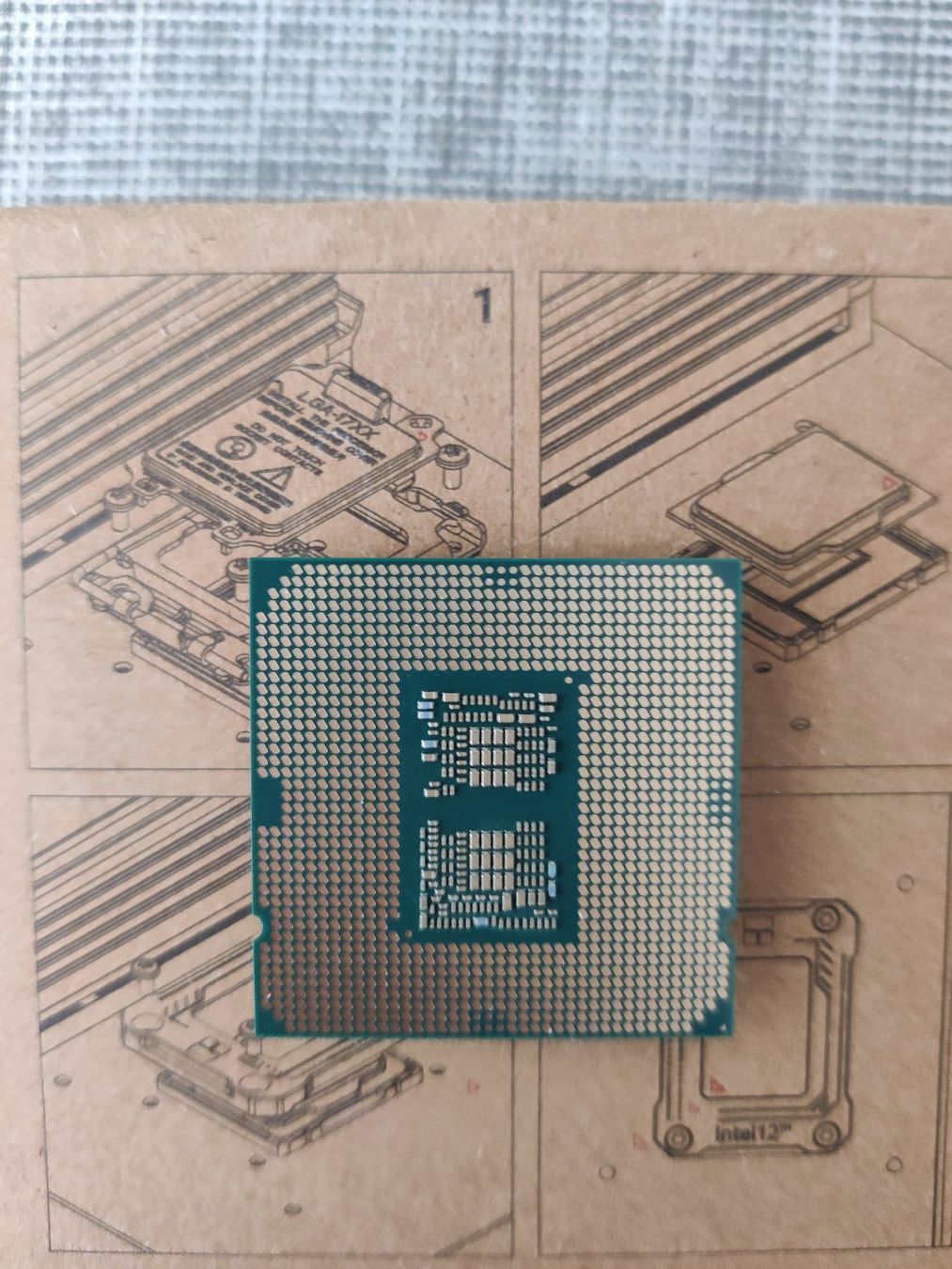 Intel Componenti elettronici: Intel Xeon W-1270 3.40GHZ - Socket LGA 1200 – Usato da Genève venduto da Rogue-Naboo-21 1