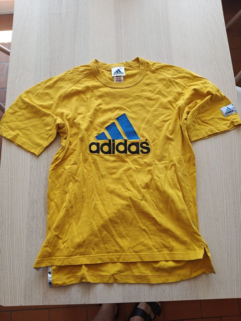 Adidas T-Shirts: Vintage Adidas T-Shirt – Gebraucht aus Bern von tingu