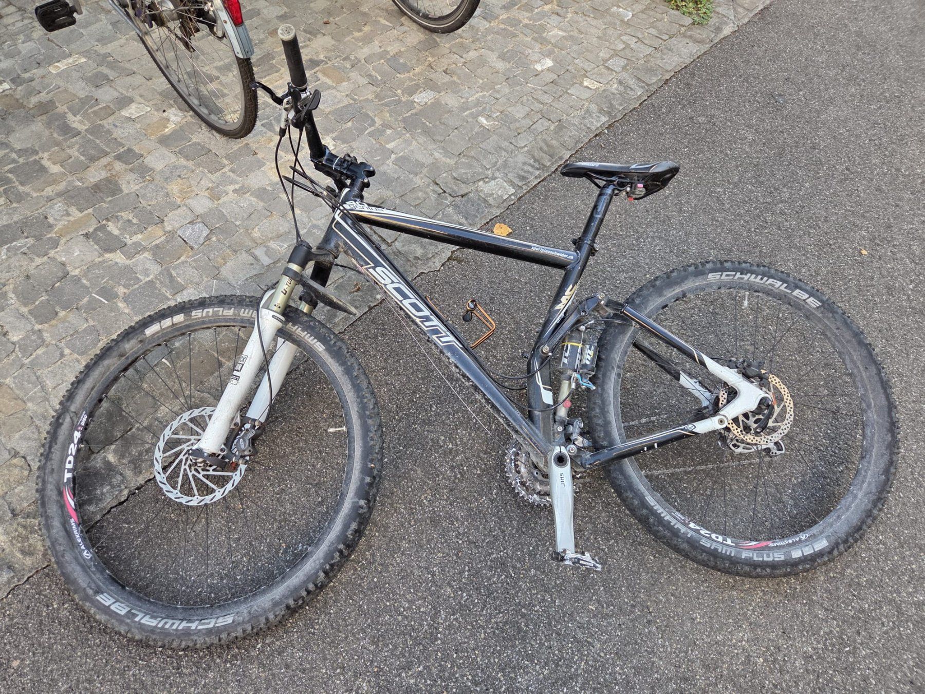 Scott Velos: Mountainbike Scott Genius schwarz – Defekt aus Zürich von luc_5nvt 5