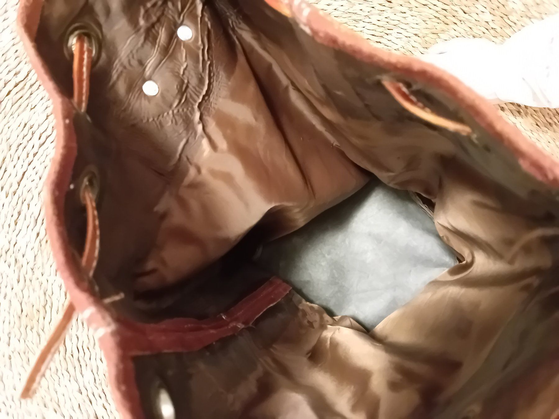 Rucksäcke: Runder Rucksack aus Wildleder – Gebraucht aus Zürich von Melianea 1