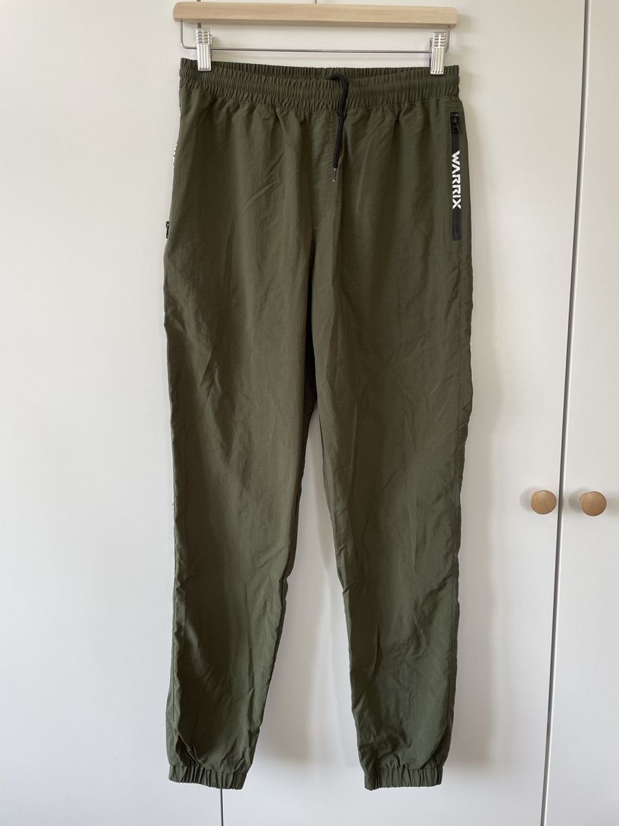 Pantaloni: Warrix Trainingshose Khakigrün Gr. S / leichte Sporthose – Usato da Neukirch an der Thur venduto da bee88