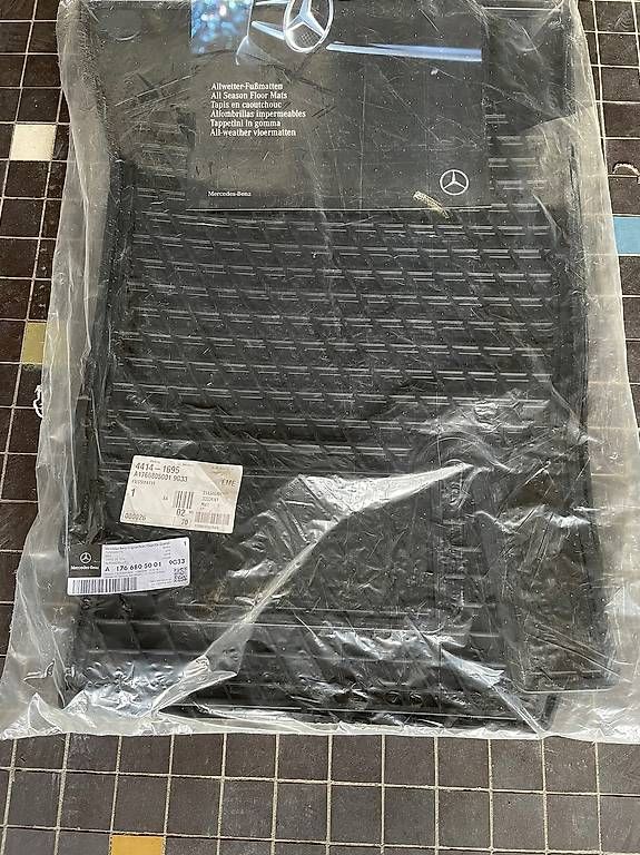 Tappeti & Tappetini: 3 set di Tappeti per auto Mercedes e universale – Usato da Agno venduto da dar_fk7s