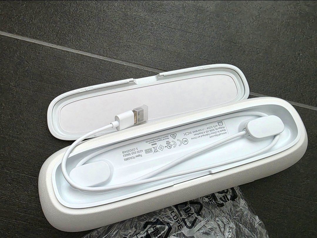 Philips Sonicare Soins dentaires: Philips Sonicare DiamondClean Reiseladeetui TCA1001 mit USB – D'occasion à Lenzburg par spruser_h 2