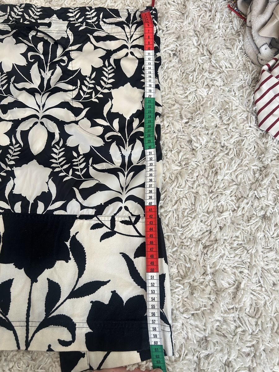 Prada Gonne: Prada Vintage-Rock schwarz/creme mit Blumenprint – Usato da Zürich venduto da Seraphine_1302 7