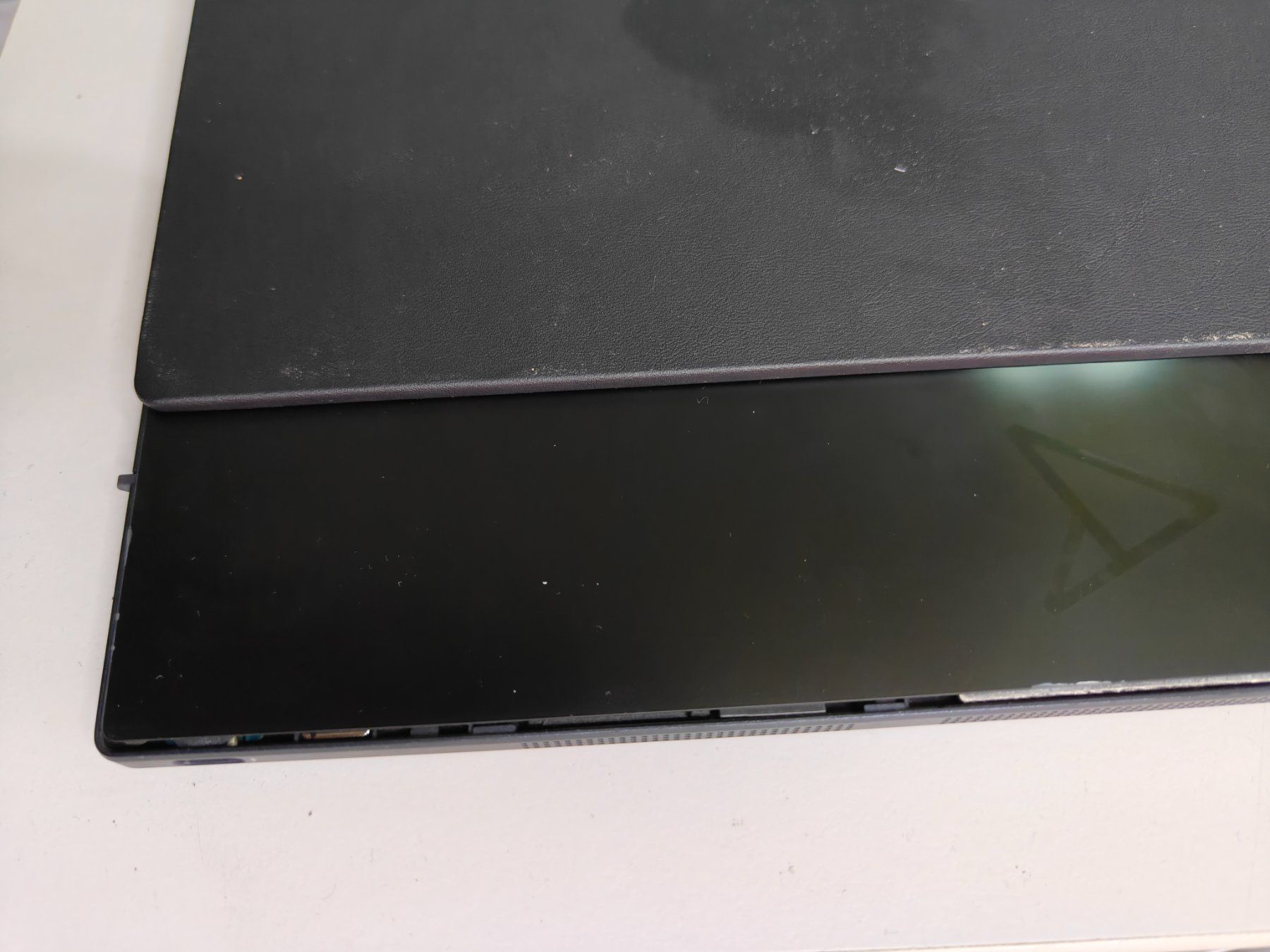 Asus Notebooks: ASUS ZenBook Fold OLED Ab 40.Fr – Defekt aus Solothurn von SDGG 3
