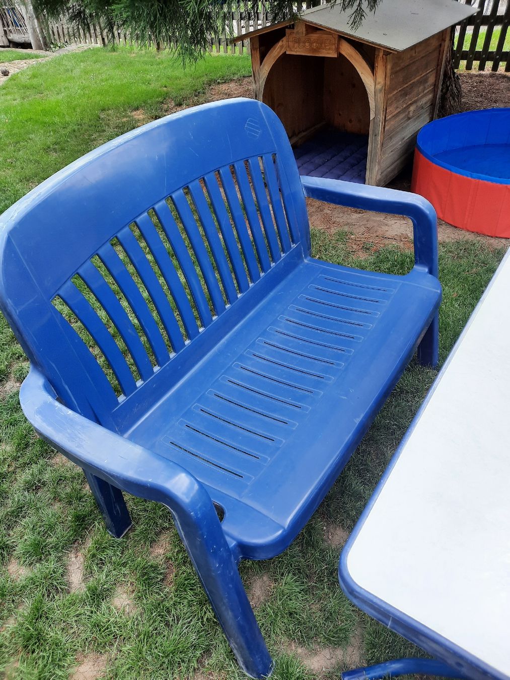 Set di tavolo e panche: Gartentisch mit Bank & Stühle – Usato da Meinisberg venduto da Faithles1 2