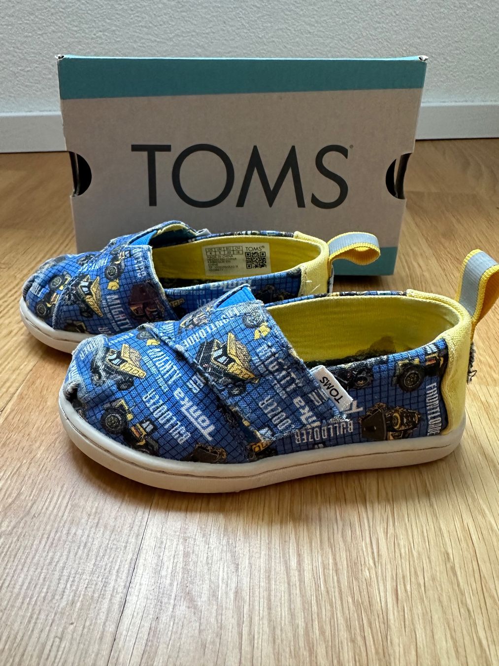 Toms Scarpe per ragazzi: TOMS Kinderschuhe, Grosse 22, cooles Bagger Design! – Usato da Unterägeri venduto da StefanGekko