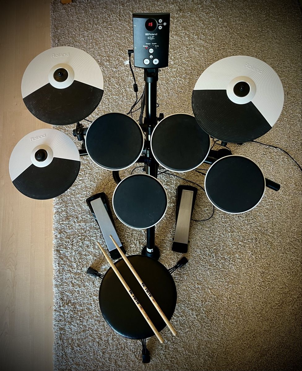 Roland Strumenti musicali: Roland V-Drums TD-1K – Usato da Froideville venduto da WellTone.ch
