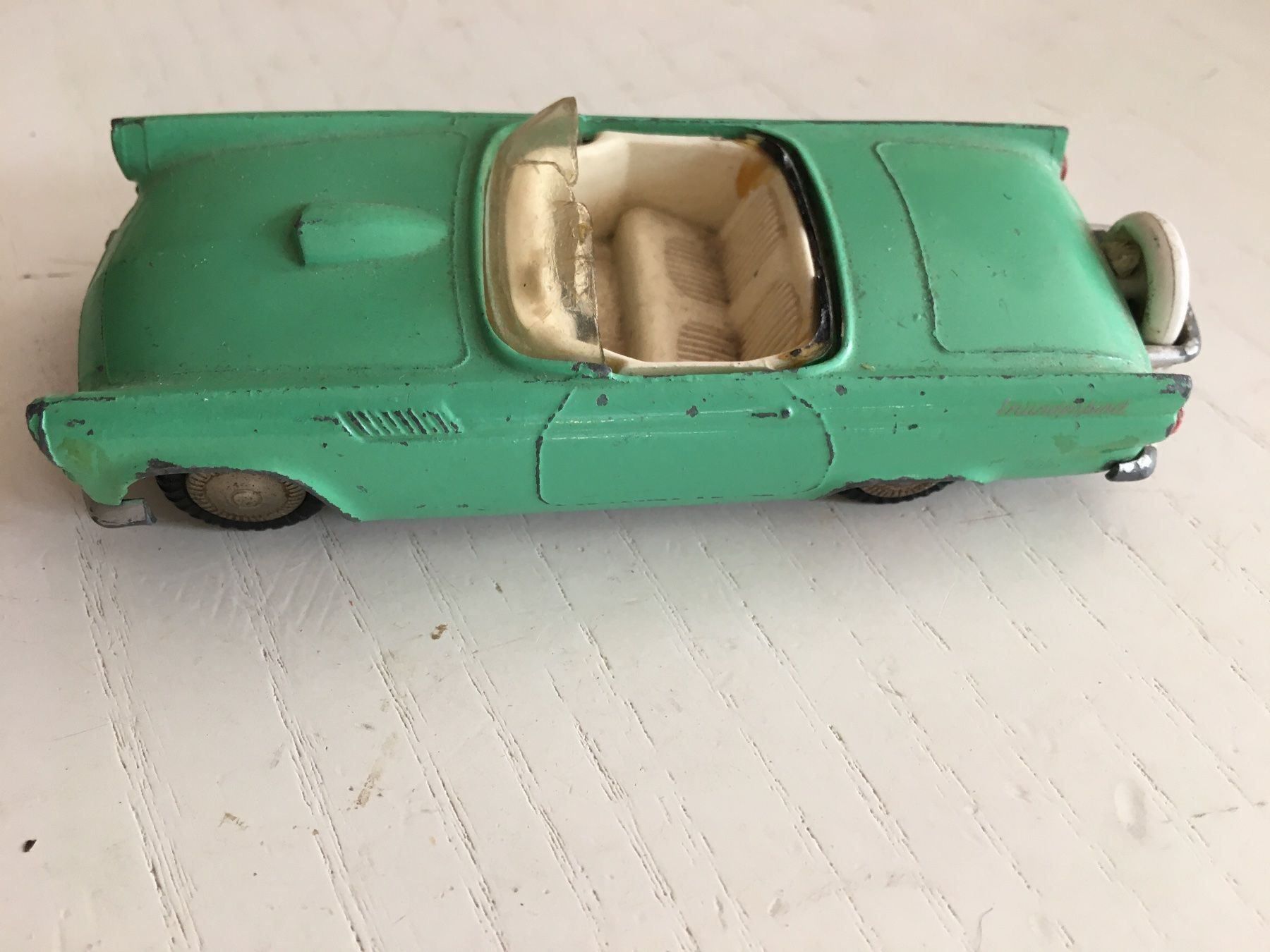 Tekno Voitures modèles: Tekno Ford Thunderbird – Défectueux à Grellingen par Toyhamster 1