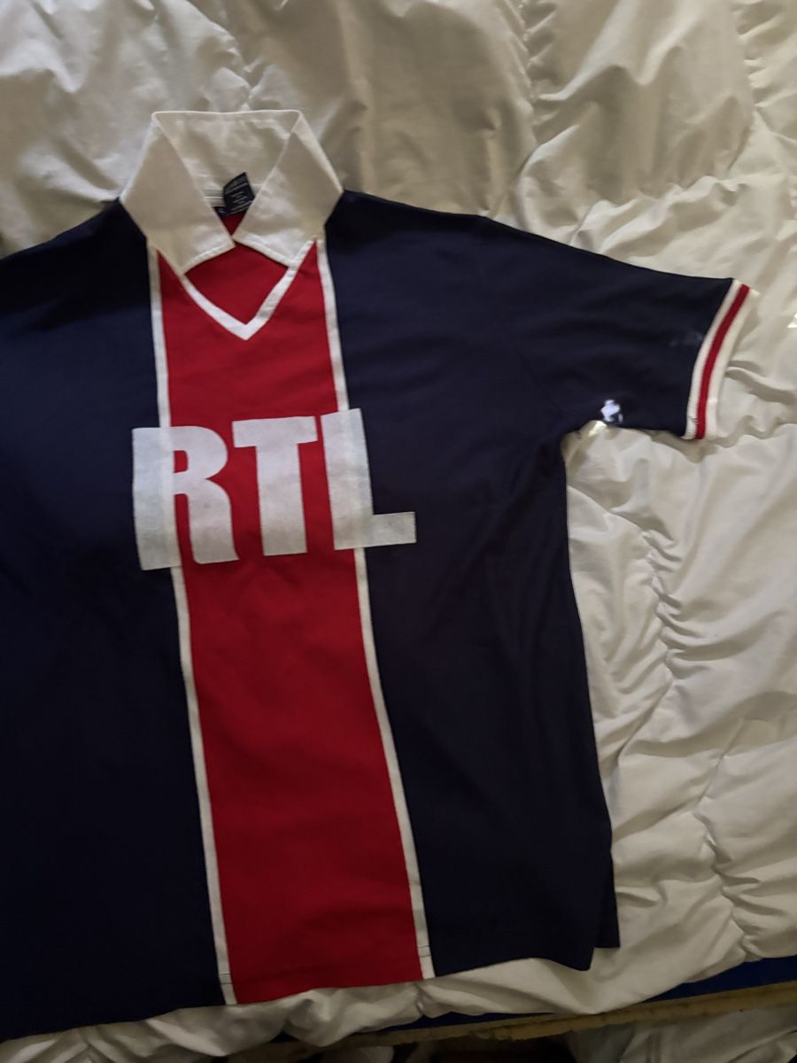 Leibchen & Hosen: Paris Saint Germain t shirt – Gebraucht aus Courrendlin von clansman1988 1