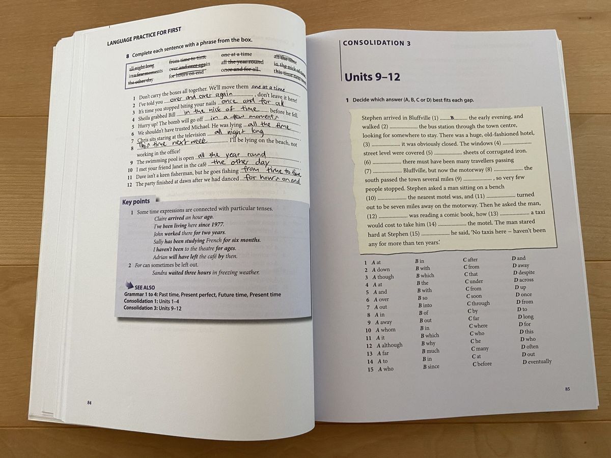 Libri: Language practise book for First (B2) – Nuovo (secondo la descrizione) da Oberrohrdorf venduto da a._.w 5