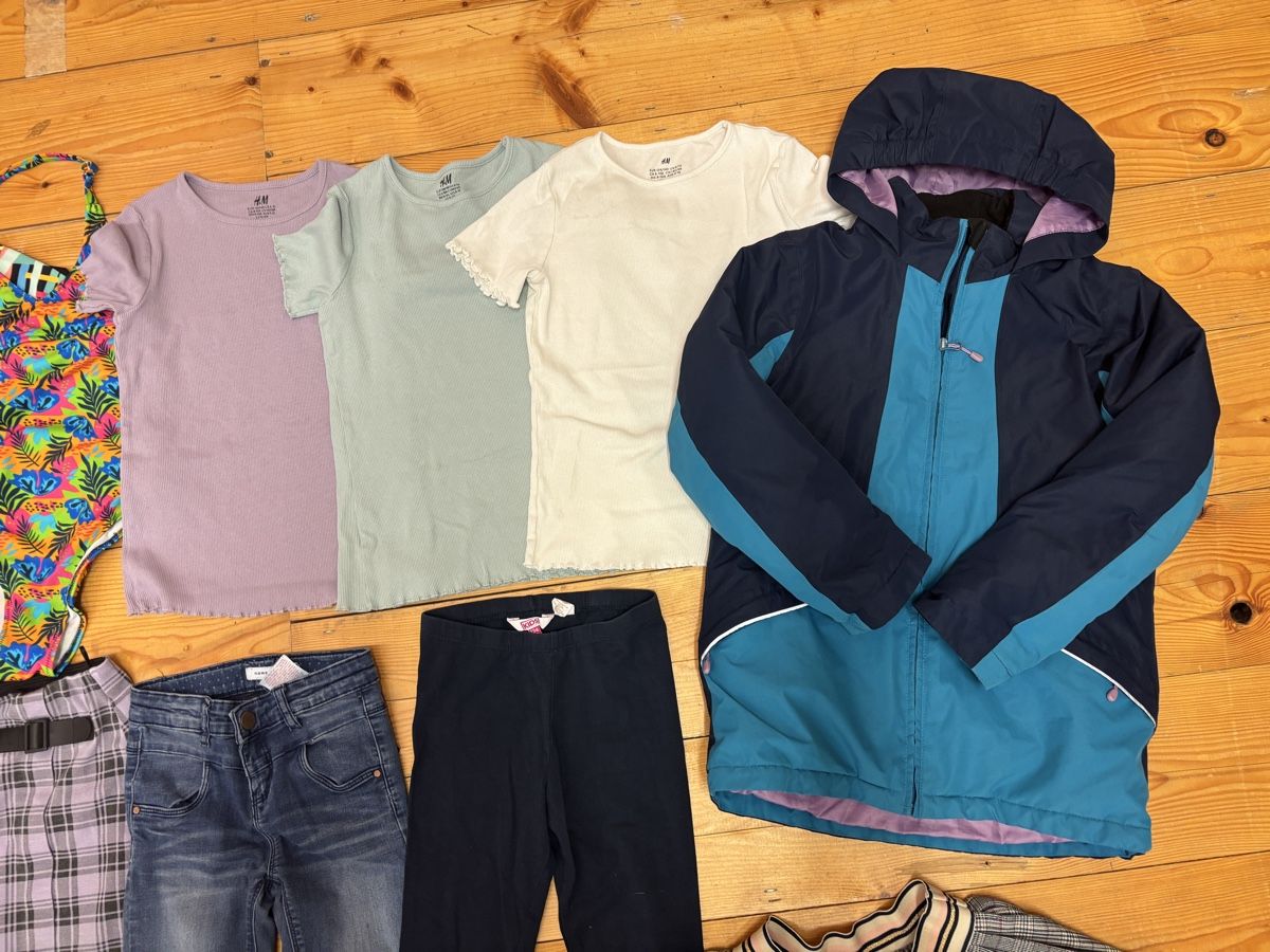 Lotti & Set di vestiti: Kleiderpaket Mädels, Grösse 134/140 – Usato da Büren an der Aare venduto da Nikito2001 2