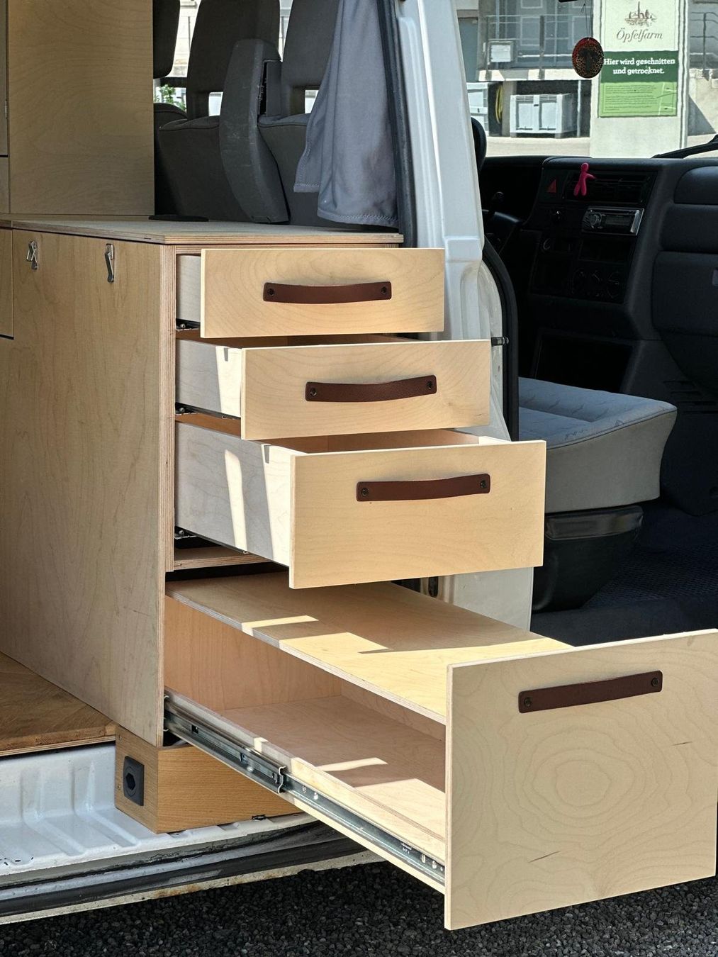 VW Veicoli da campeggio: VW Transporter T4 TDI Weiss Camper – Usato da Steinach venduto da GTI007 9