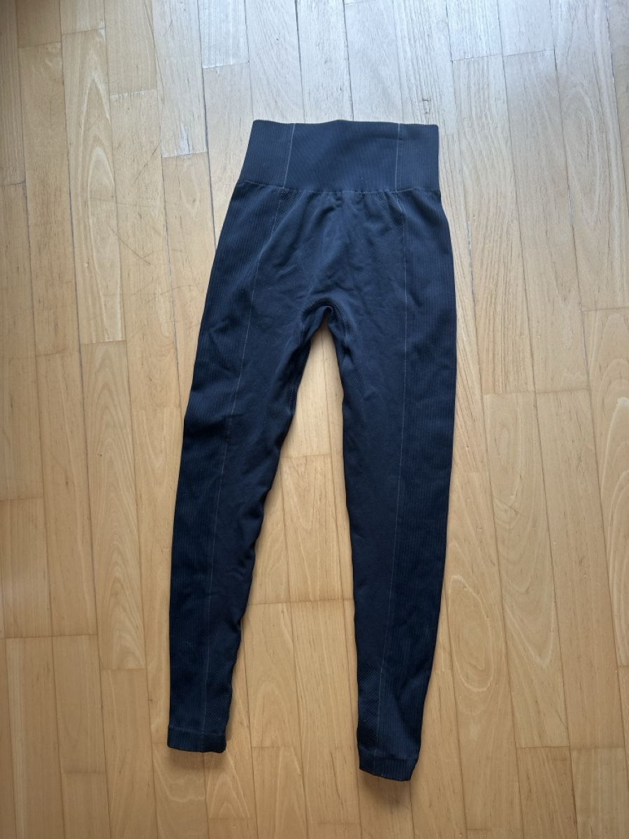 Gymshark Lotti di vestiti: Gymshark (Leggin & Top) – Usato da Rickenbach-Sulz venduto da hel_yx9y 2